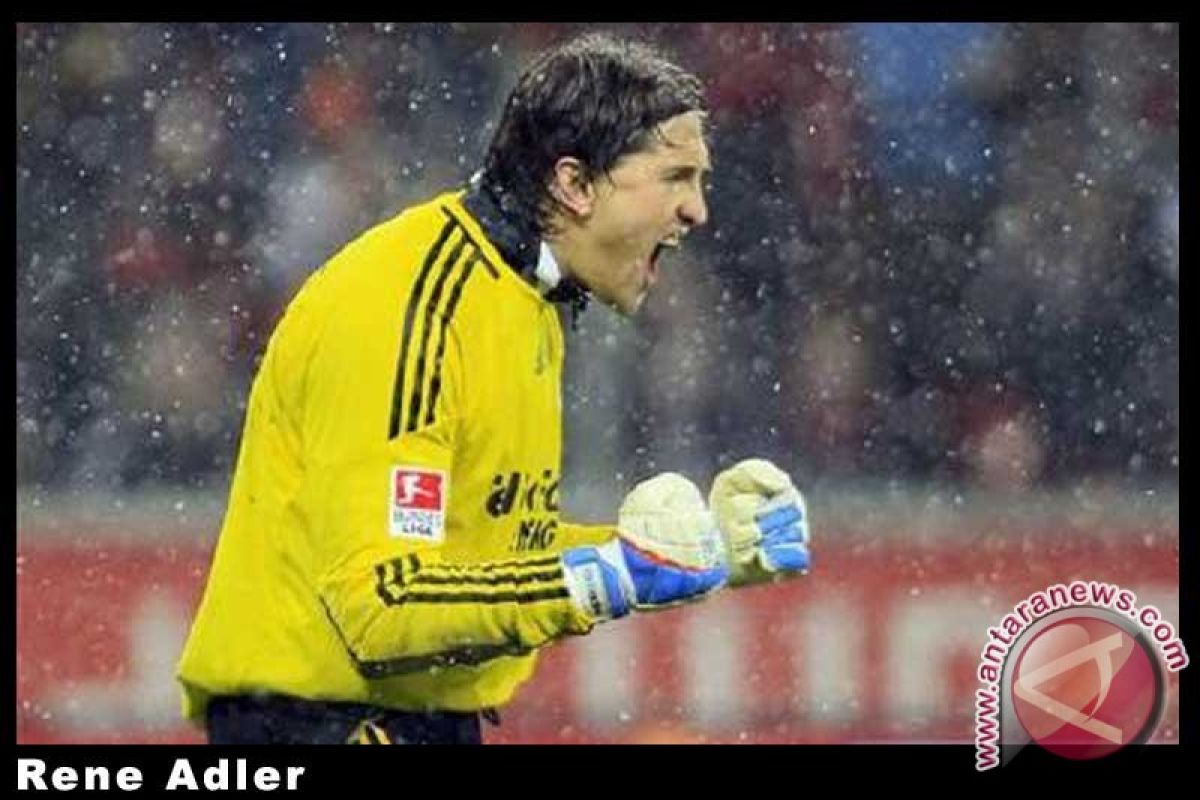 Kiper Leverkusen Rene Adler absen sampai akhir tahun