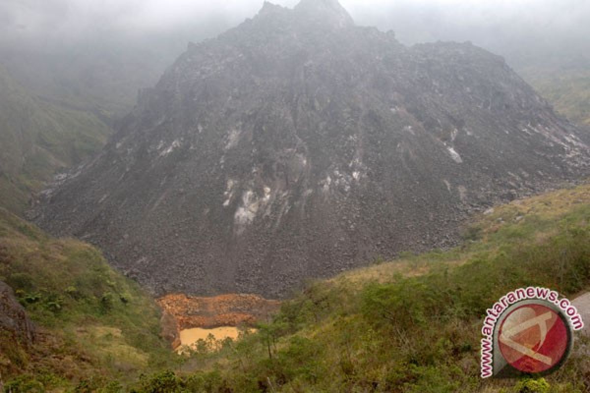 Mt Kelud`s danger status raised to highest level