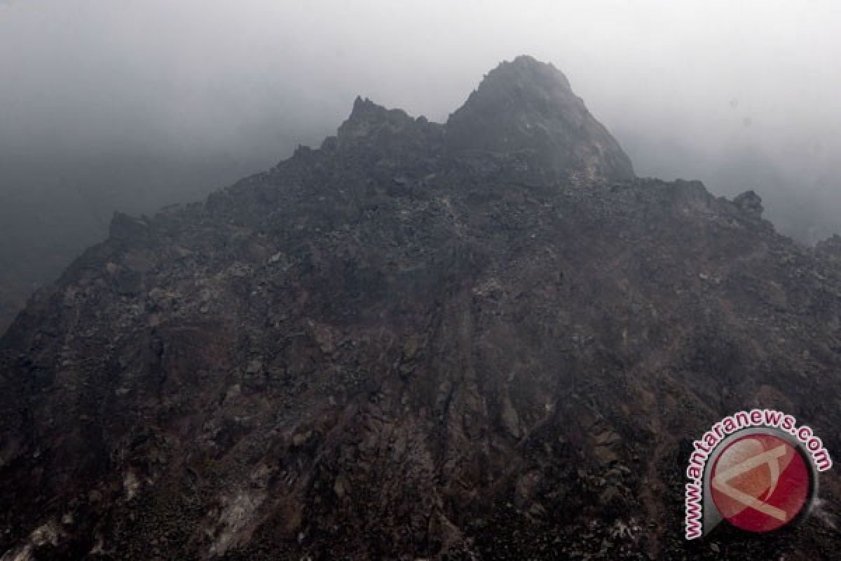 Gunung Kelud meletus