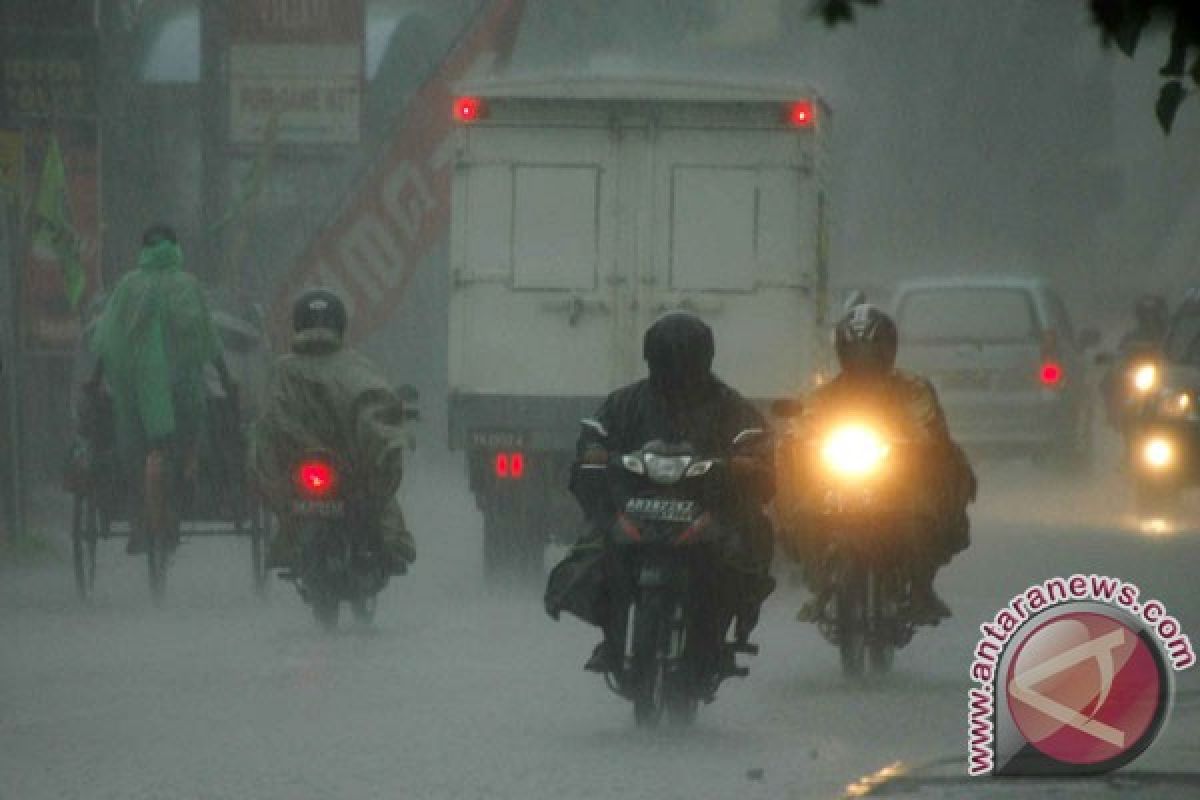 Musim hujan 2011 diperkirakan lebih panjang