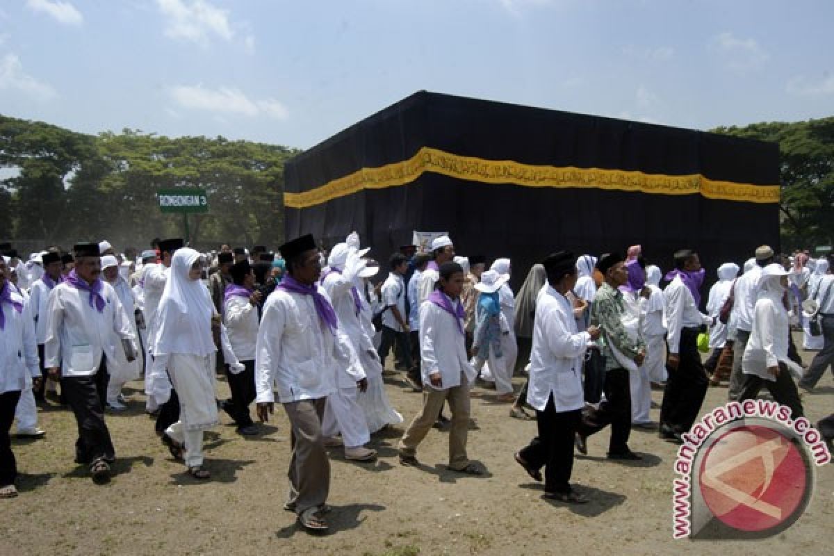 South Sumatra`s 355 would-be hajj pilgrims off to Medina