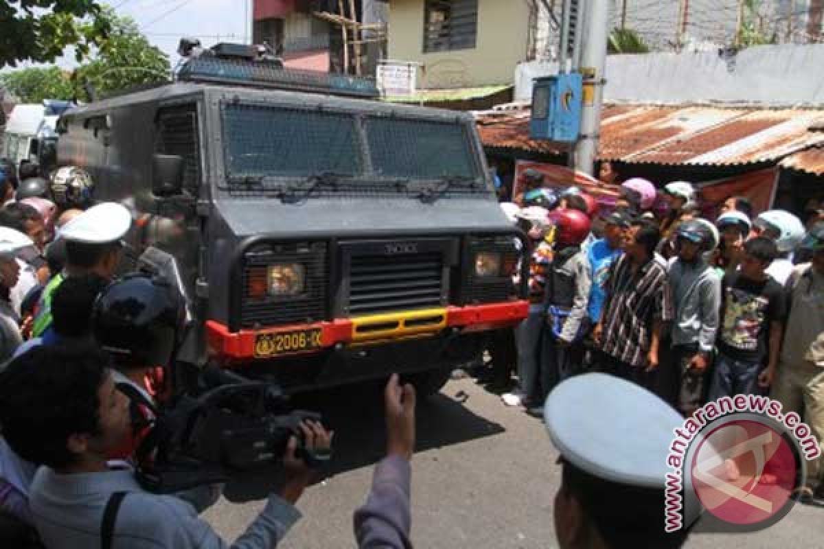 Pemerintah minta masyarakat jangan terprovokasi kasus bom