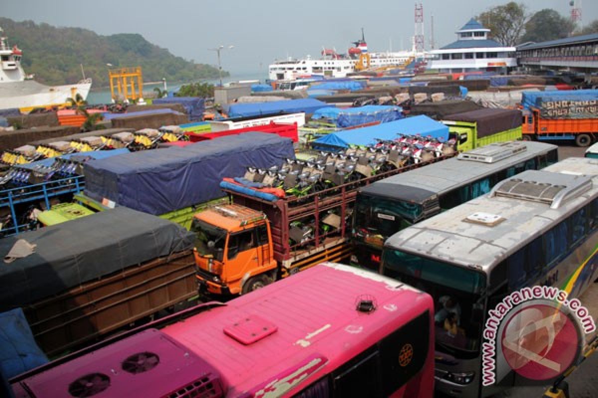 15 kapal roro di Merak tidak beroperasi