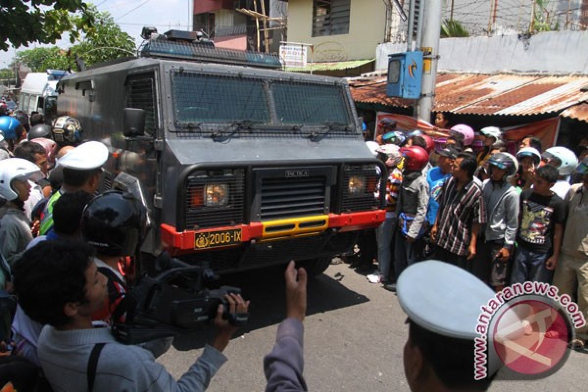 Kapolri tiba di lokasi teror bom GBIS Kepunton Solo