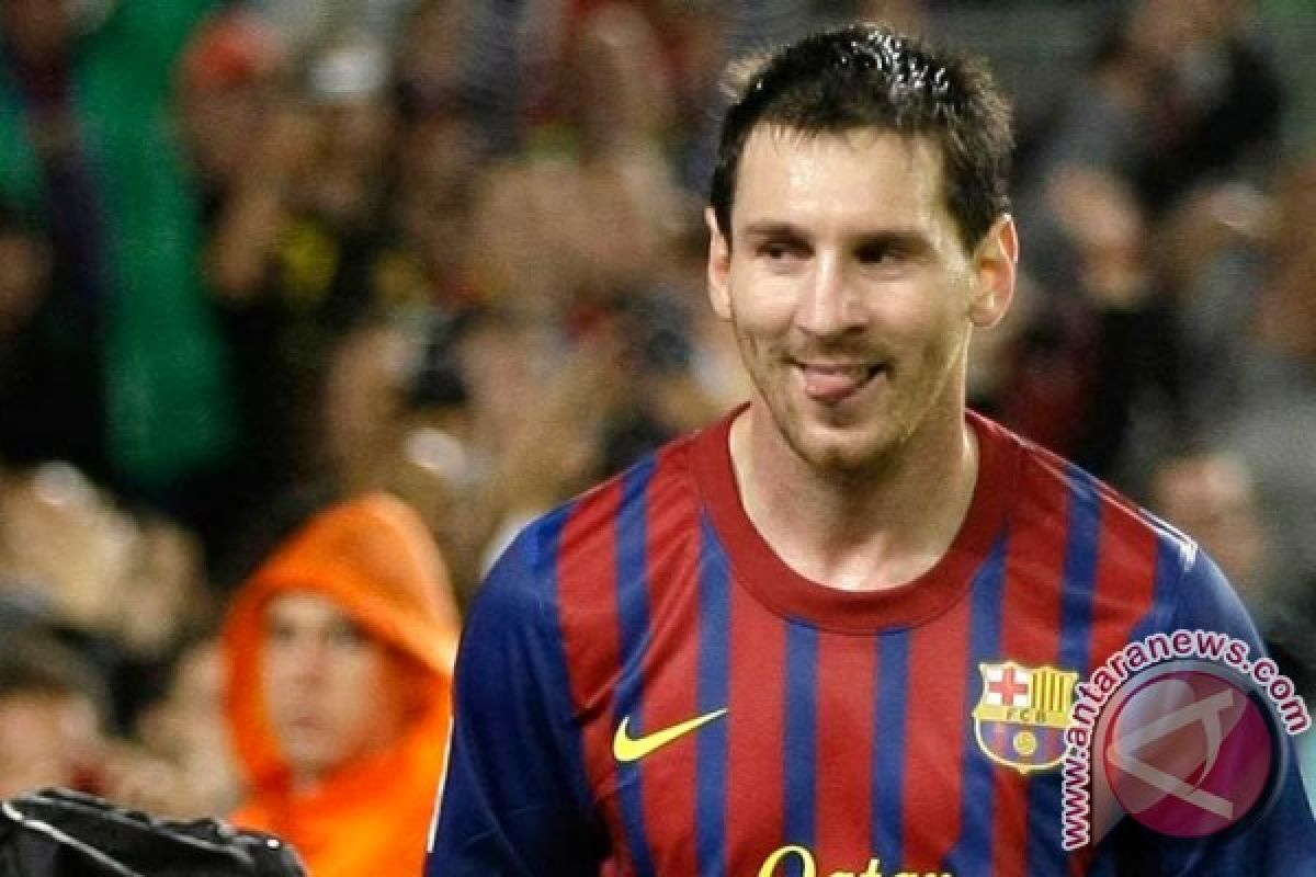 Lionel Messi terima `Golden Ball Award` 