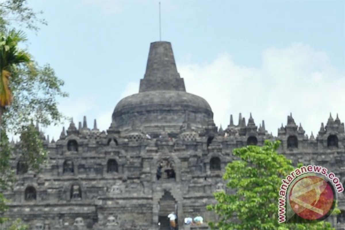 Candi Borobudur dipenuhi wisatawan