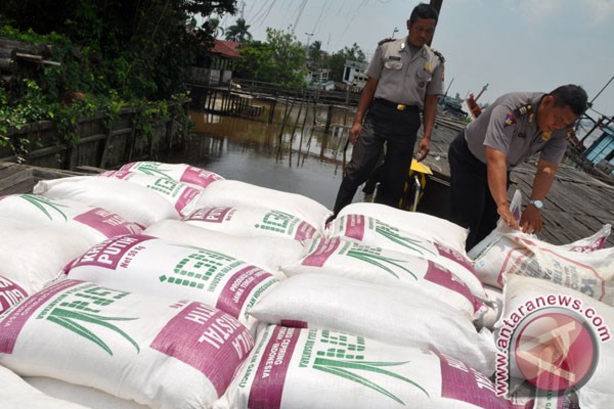 Police seizes 6.9 tonnes of illegal sugar from Malaysia