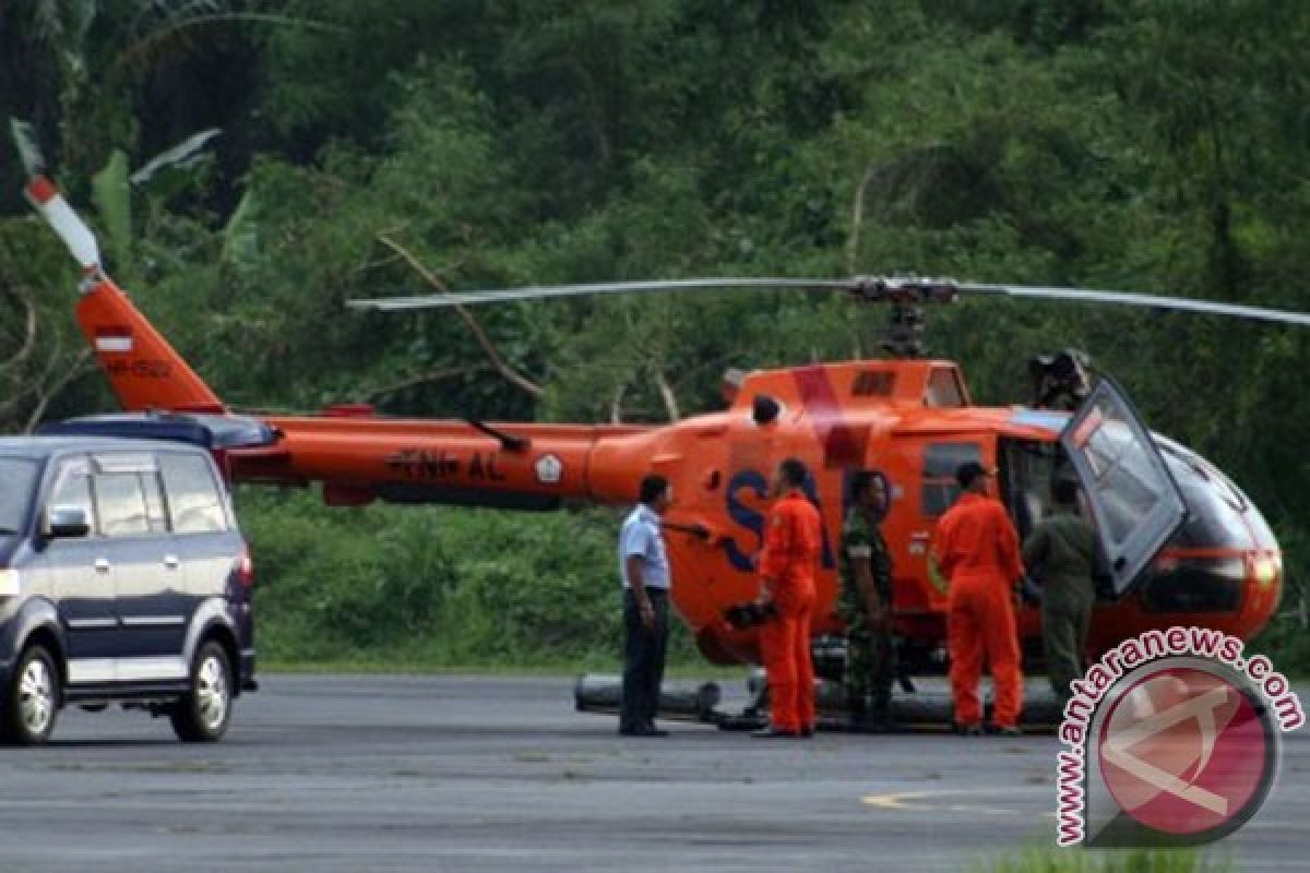 Rescue workers evacuate six bodies from crashed Casa plane