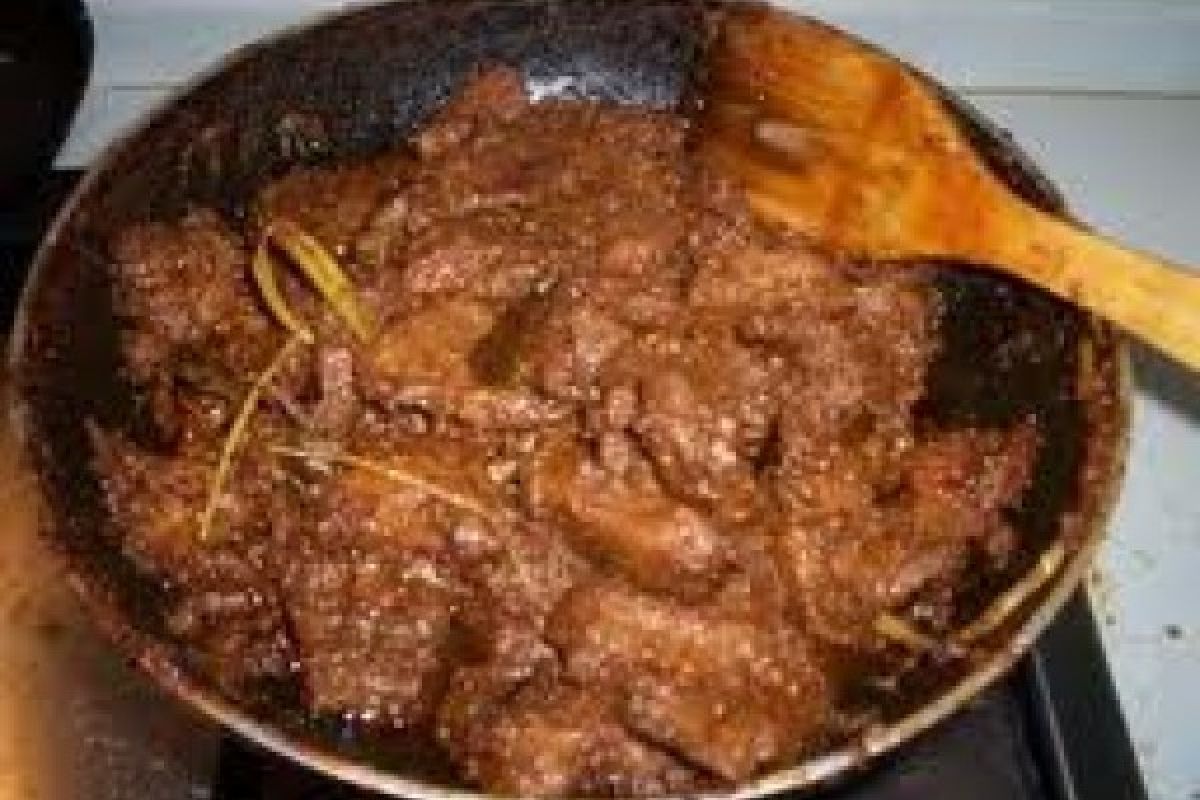 Mahasiswa Di Prancis Belajar Membuat Rendang