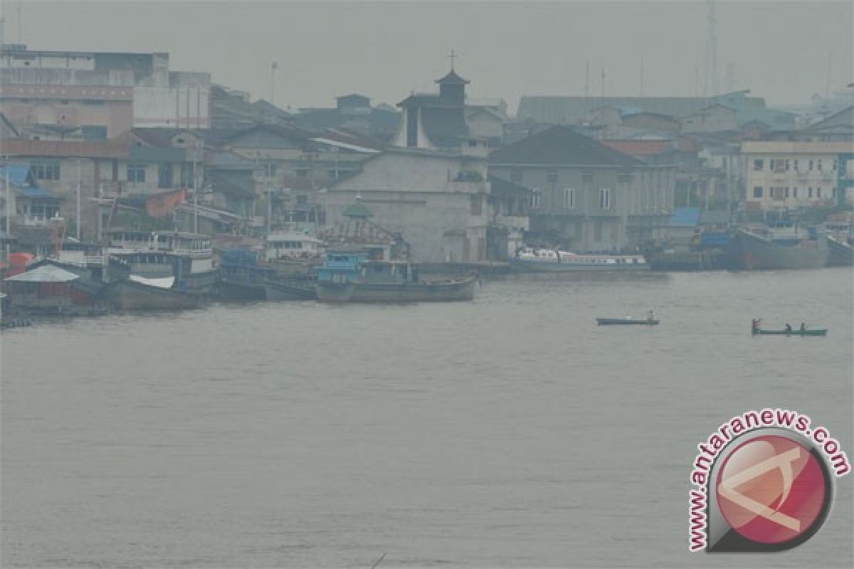 Hujan deras bebaskan Mukomuko dari kabut asap