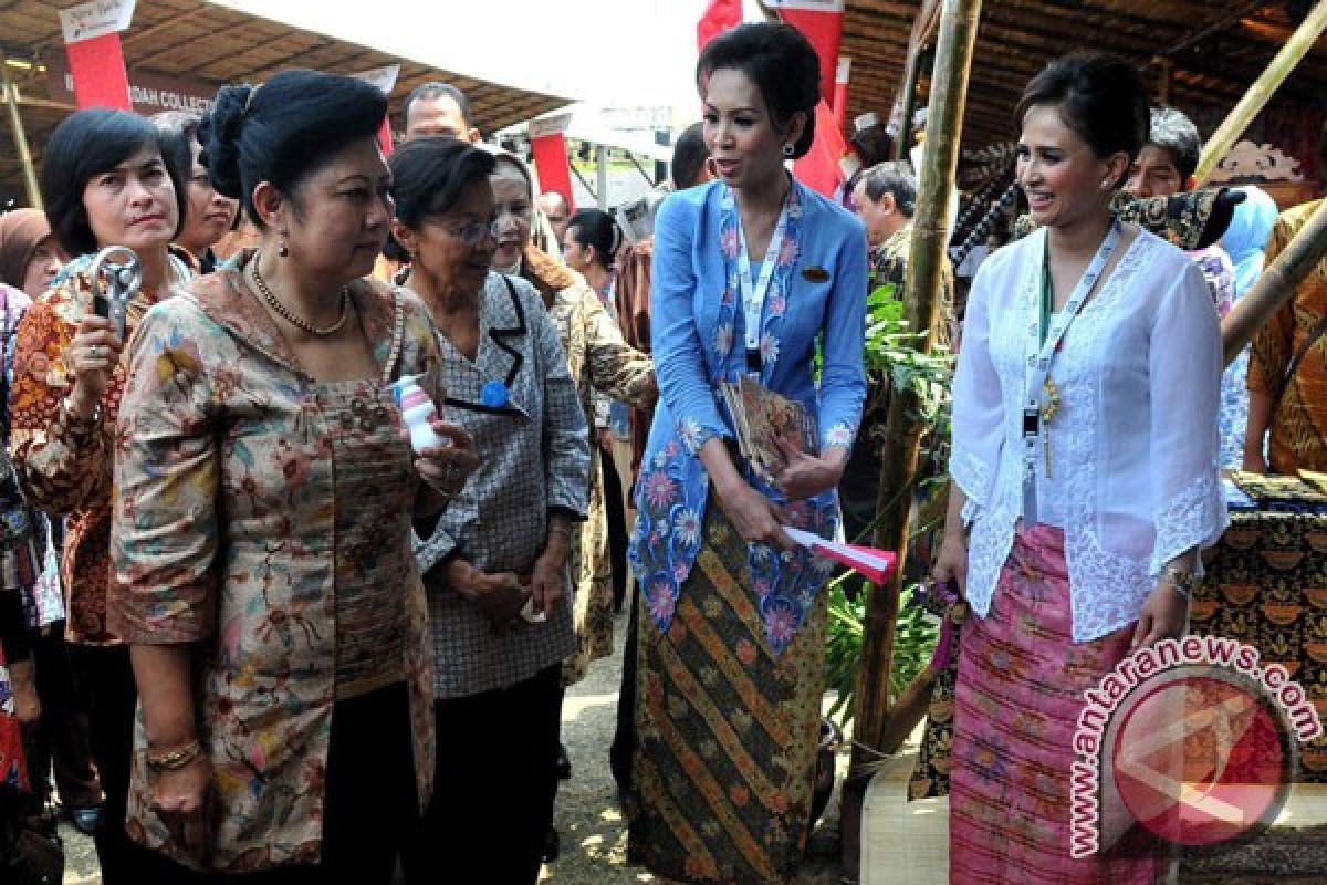 Ani Yudhoyono hadiri hari batik di Pekalongan