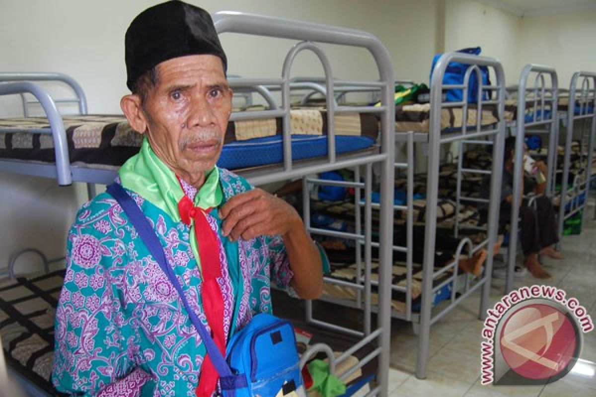 Ada calon haji yang berumur 104 tahun