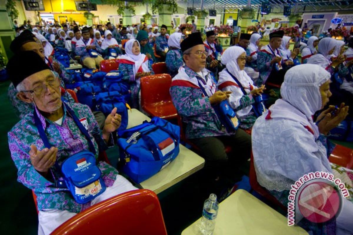56 calhaj Aceh berangkat via Medan