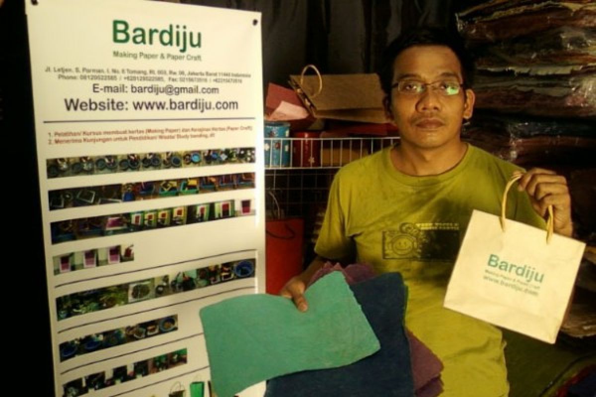 Bardiju akrabkan kertas daur ulang lewat Internet 