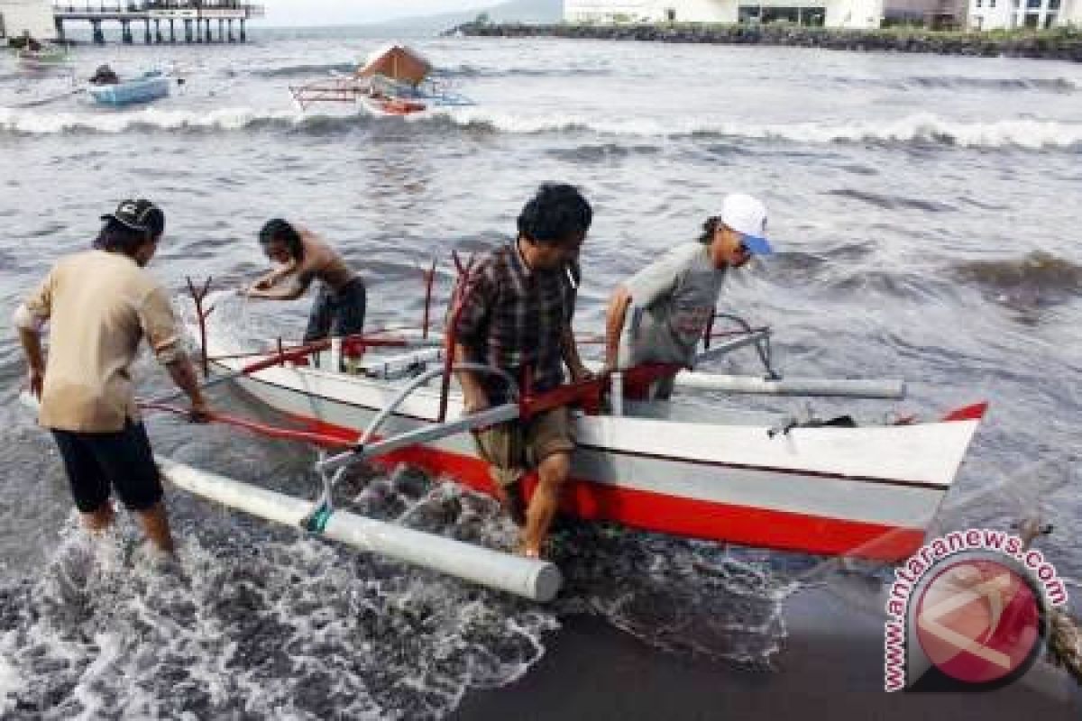 BMKG: Waspadai Gelombang Tiga Meter Laut Sulawesi 