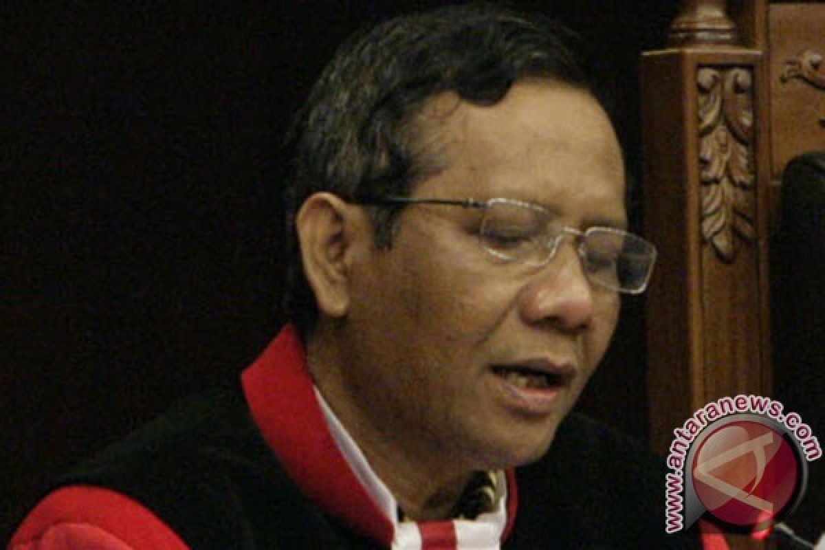 Mahfud: putusan MK wajib dipatuhi 