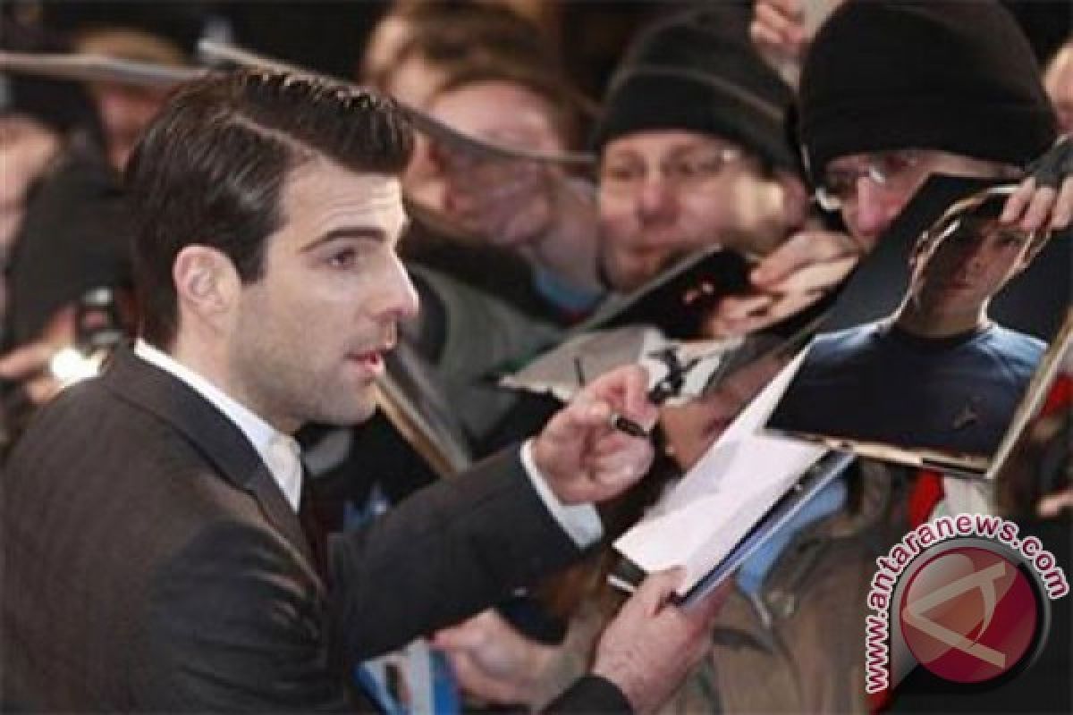 Bintang Star Trek Zachary Quinto mengaku gay