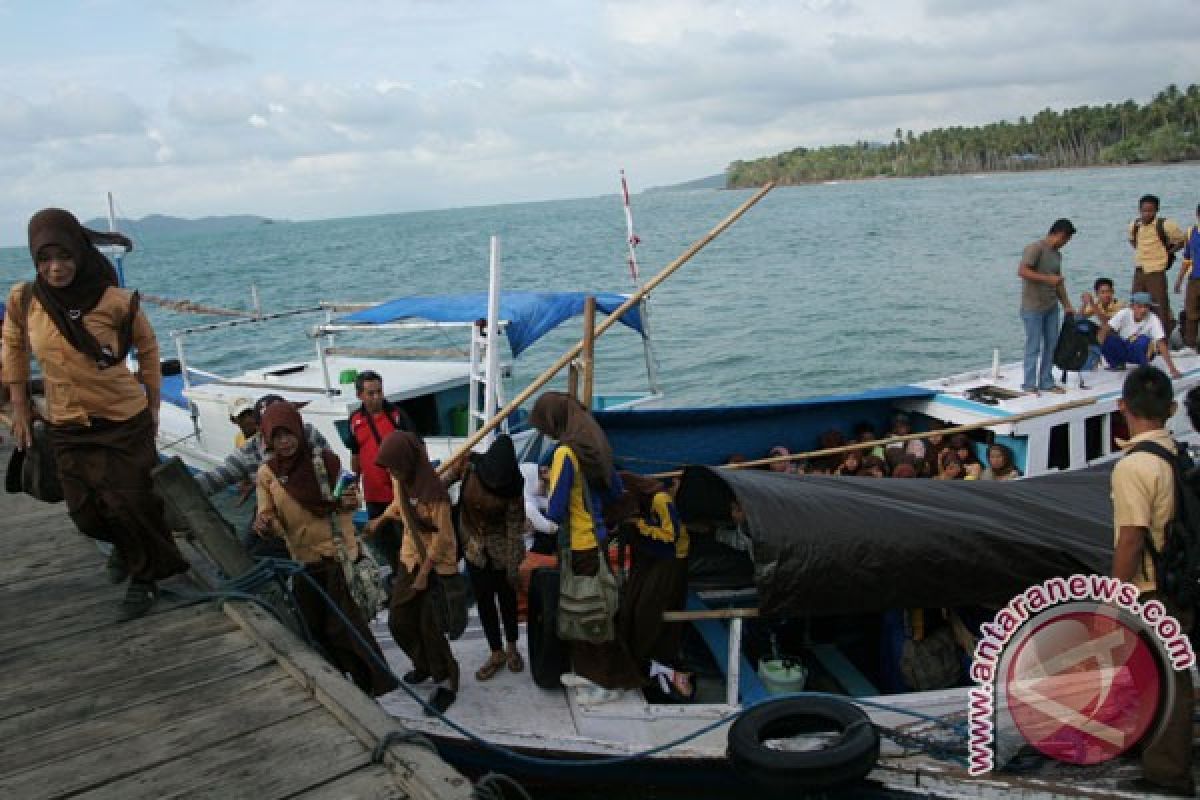 Students of Pulau Sembilan Kotabaru travel by sea for 17 hours for UNBK