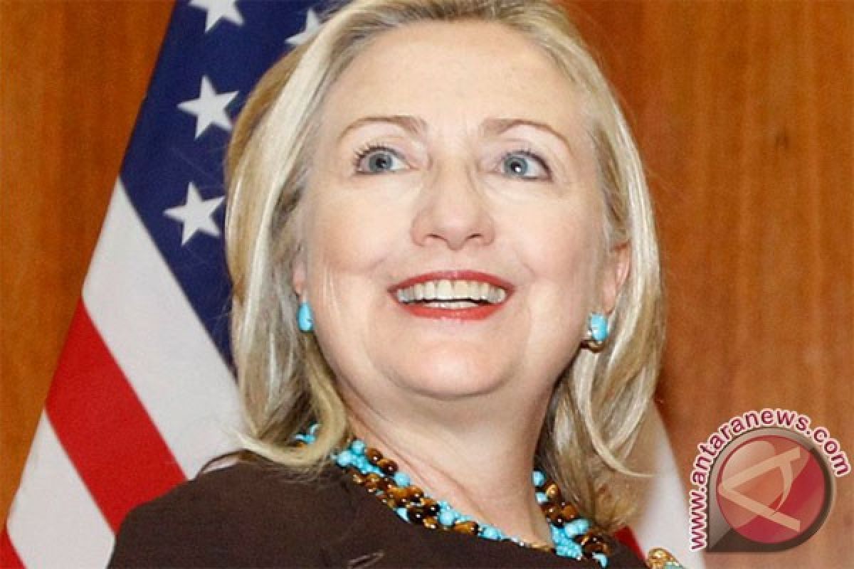 Hillary Clinton tawari bantuan banjir kepada Thailand 