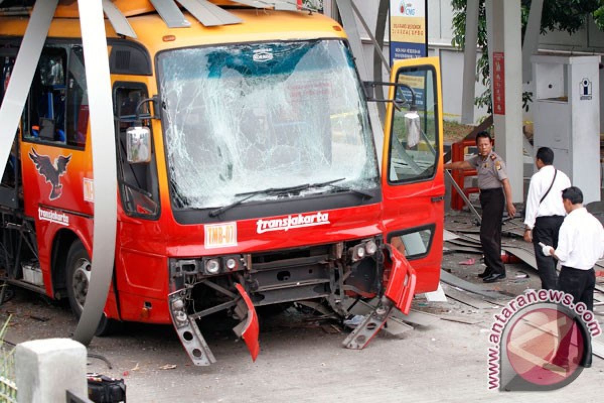 Bus Tansjakarta yang meledak akan diselidiki tim BLU dan polisi