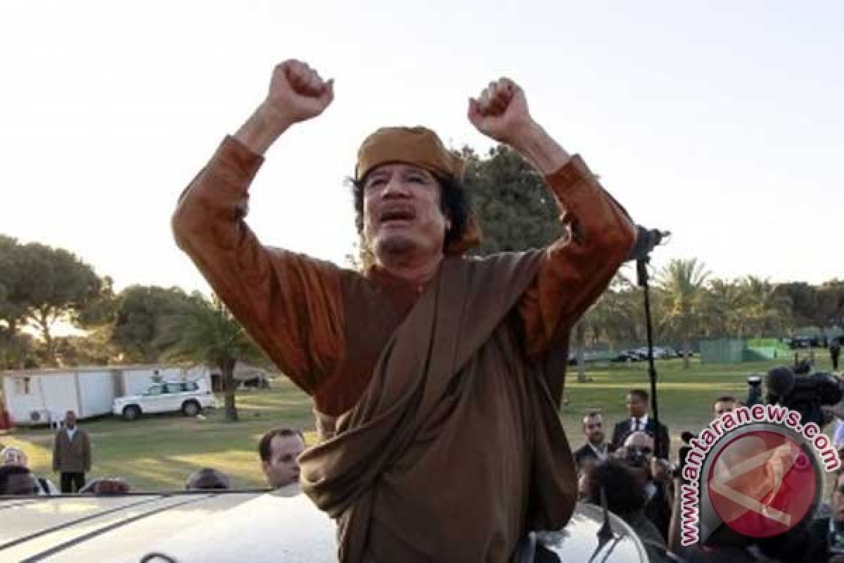 Gaddafi berjaya dari militer tapi berakhir dengan peluru