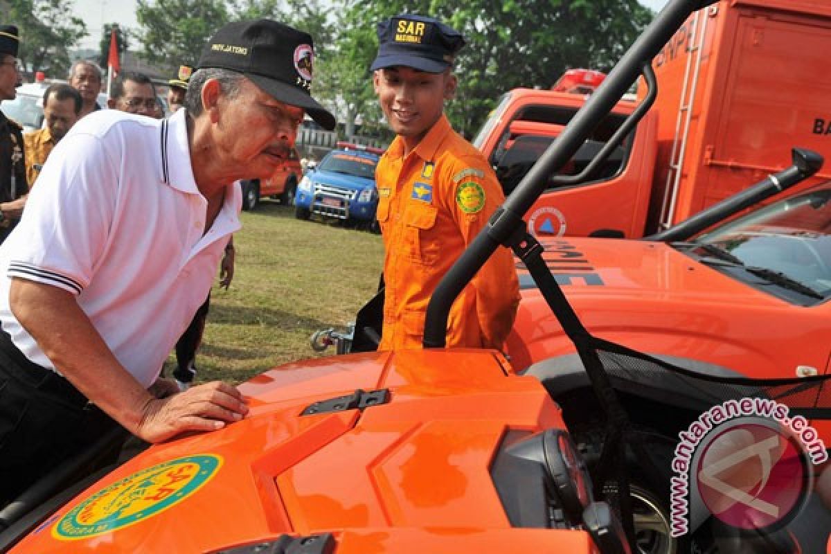 "Jangan jongkok," kata Gubernur