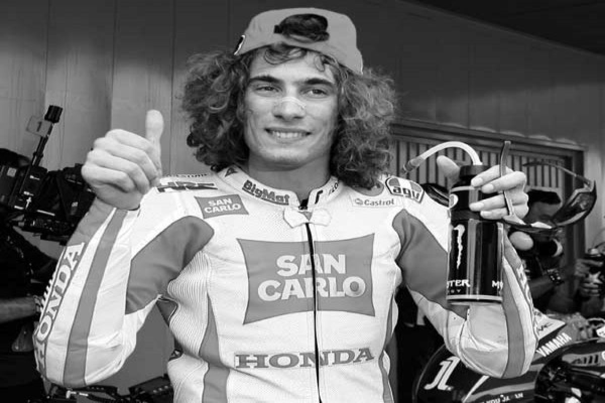 Thousands mourn at Simoncelli`s funeral