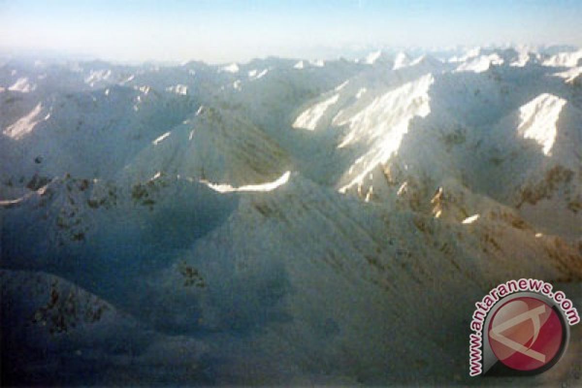 Banyak ekspedisi ke Everest dibatalkan