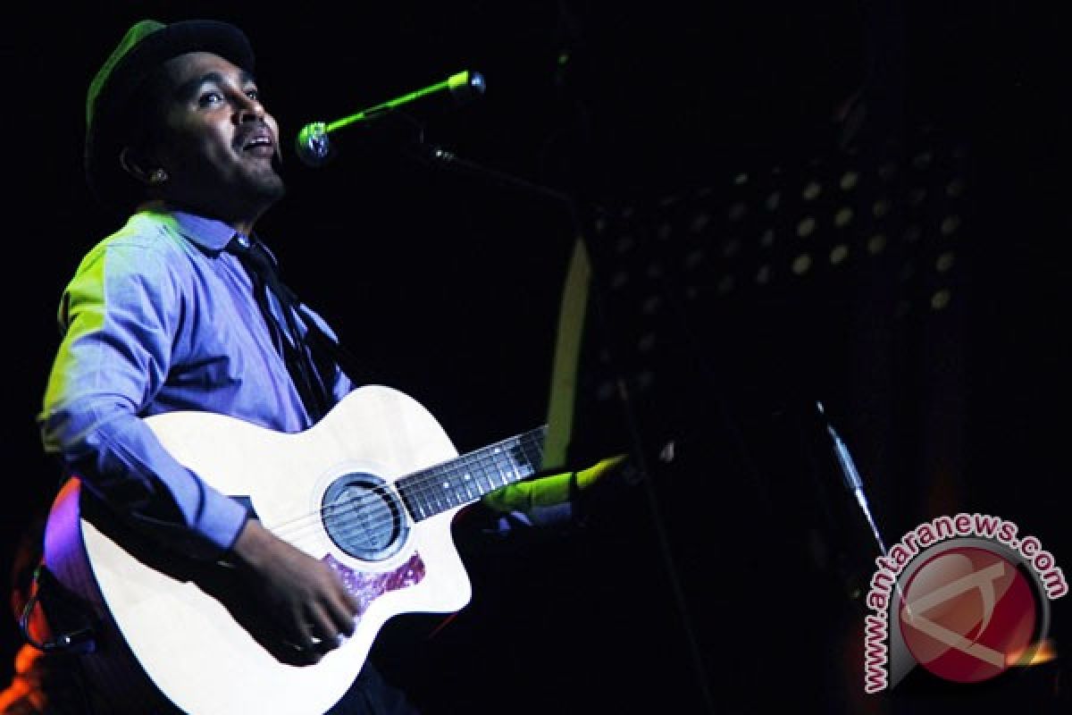 Glenn Fredly bernostalgia di konser "Sabda Rindu"