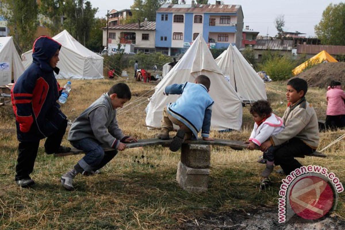 Korban selamat gempa Turki butuh tenda 