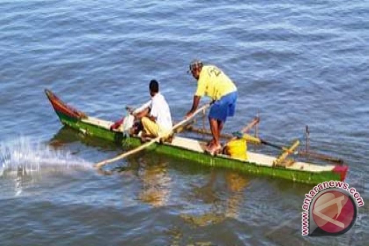 Perahu Nelayan Tenggelam, Dua Orang Berhasil Diselamatkan