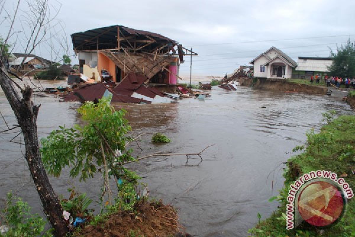 Enam warga hilang akibat banjir Pesisir Selatan 