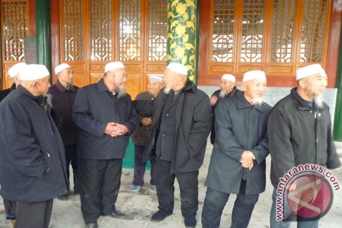 Muslim etnis Hui di China  lindungi etnis minoritas