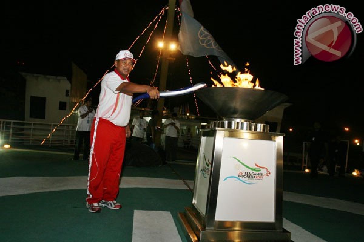 Mengantar obor SEA Games ke Palembang