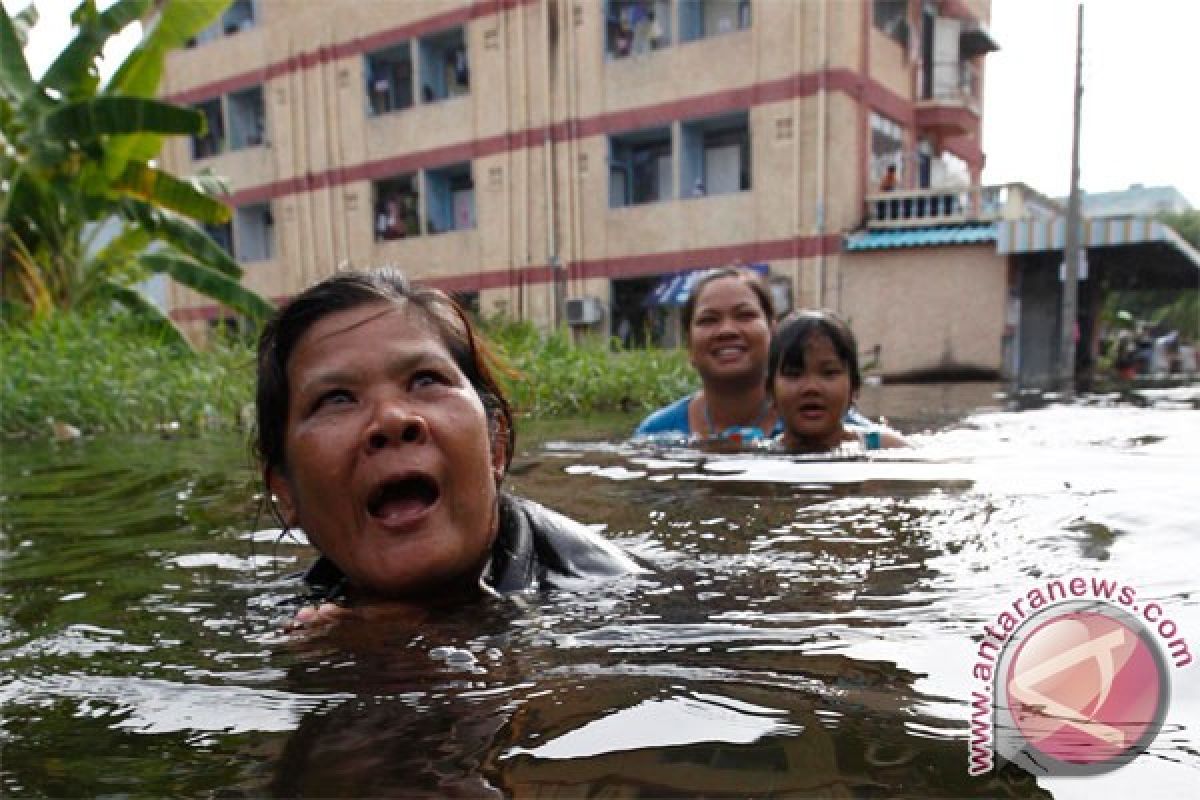 RI govt concerned  about Thailand floods