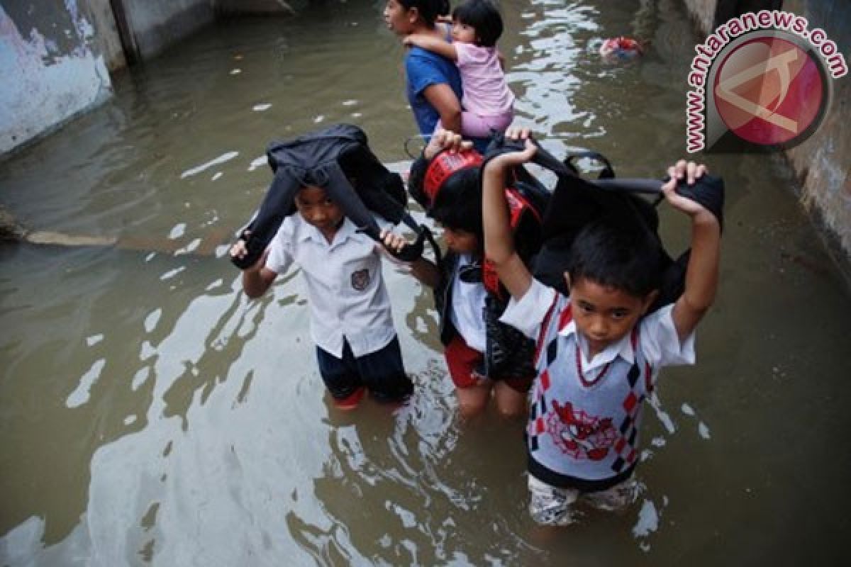 Ribuan warga mengungsi akibat banjir Bandung selatan