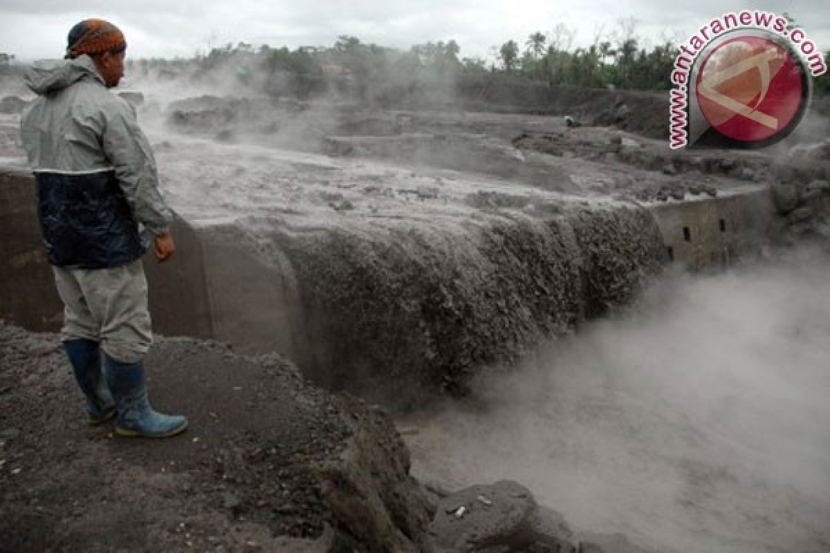 Sejumlah sungai di Magelang banjir lahar