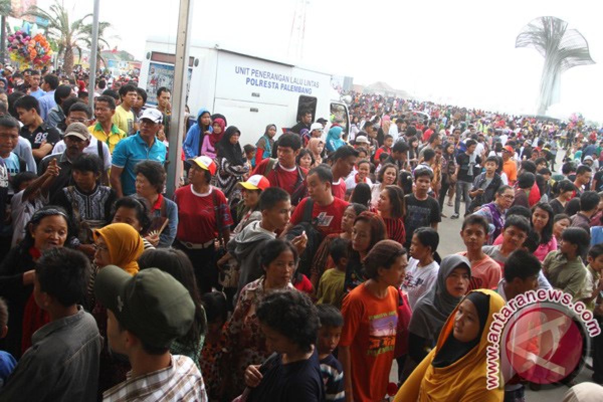 Ribuan penonton pakai angkutan gratis ke Jakabaring