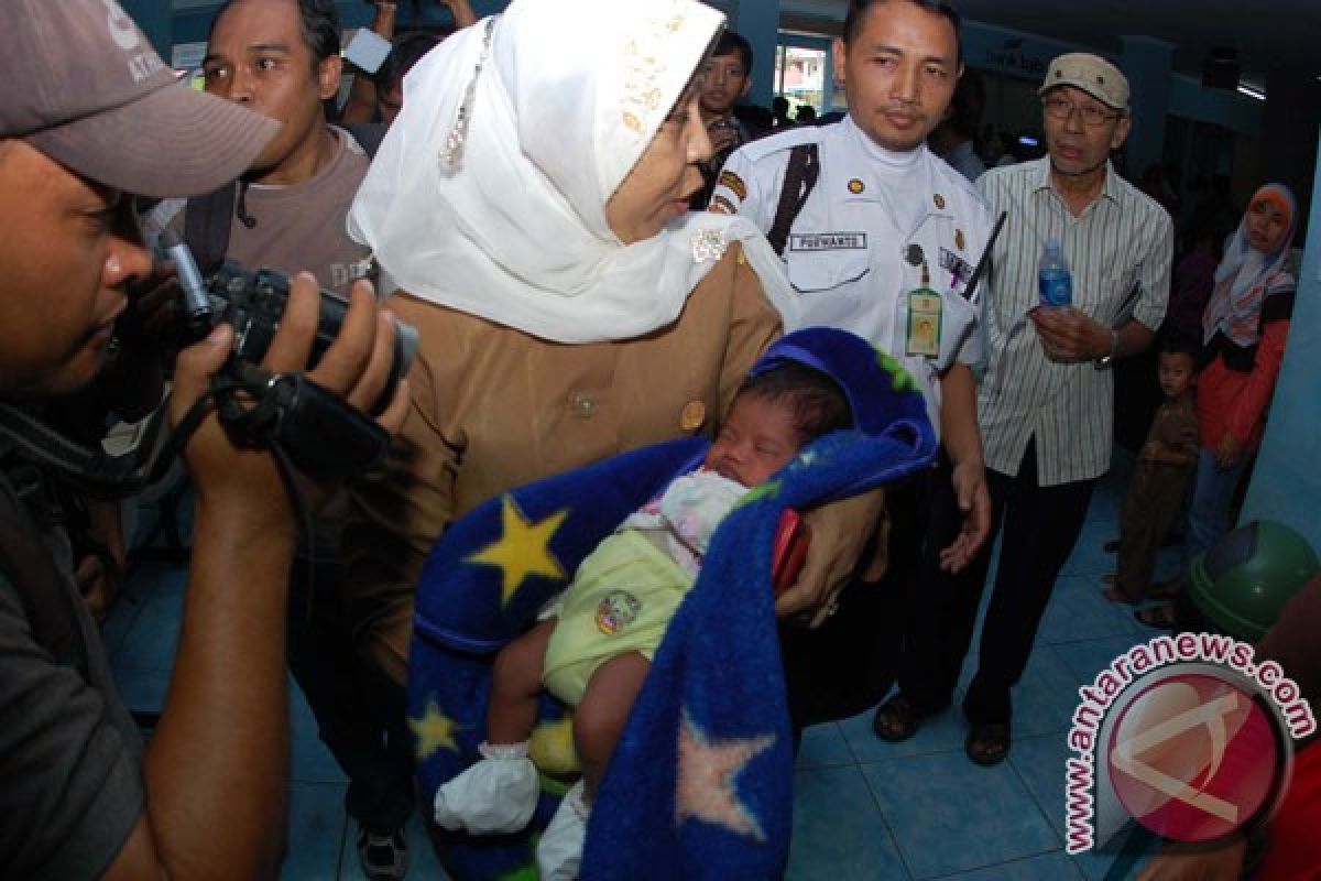 Dinkes tanggung biaya pengobatan bayi "menangis darah"