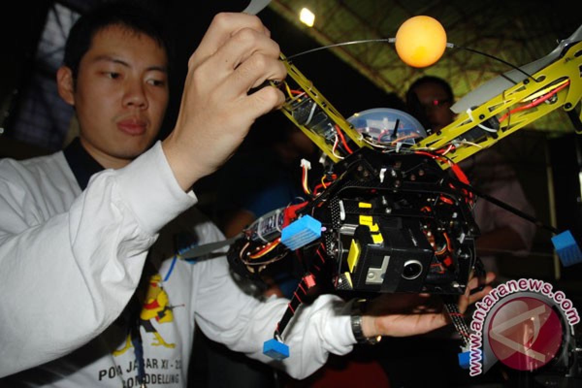 213 peserta bersaing di kontes robot terbang UGM
