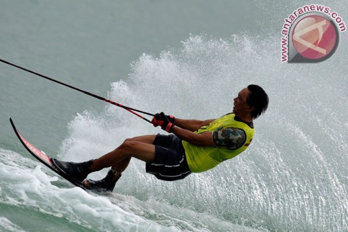 Andri tambah satu emas  di Ski Air