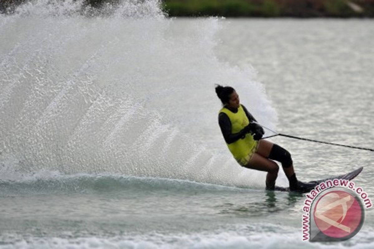 DKI juara slalom putri di Kerjunas Skir Air 2015