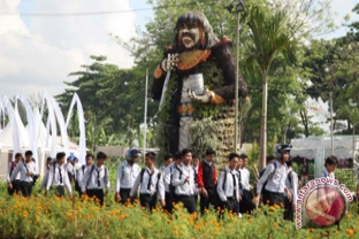 Ribuan Pengunjung Padati Arena Flori Flora