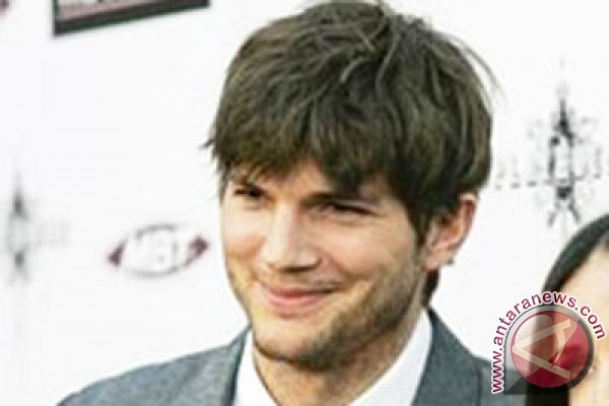 Ashton Kutcher dan Jon Cryer aktor TV terkaya