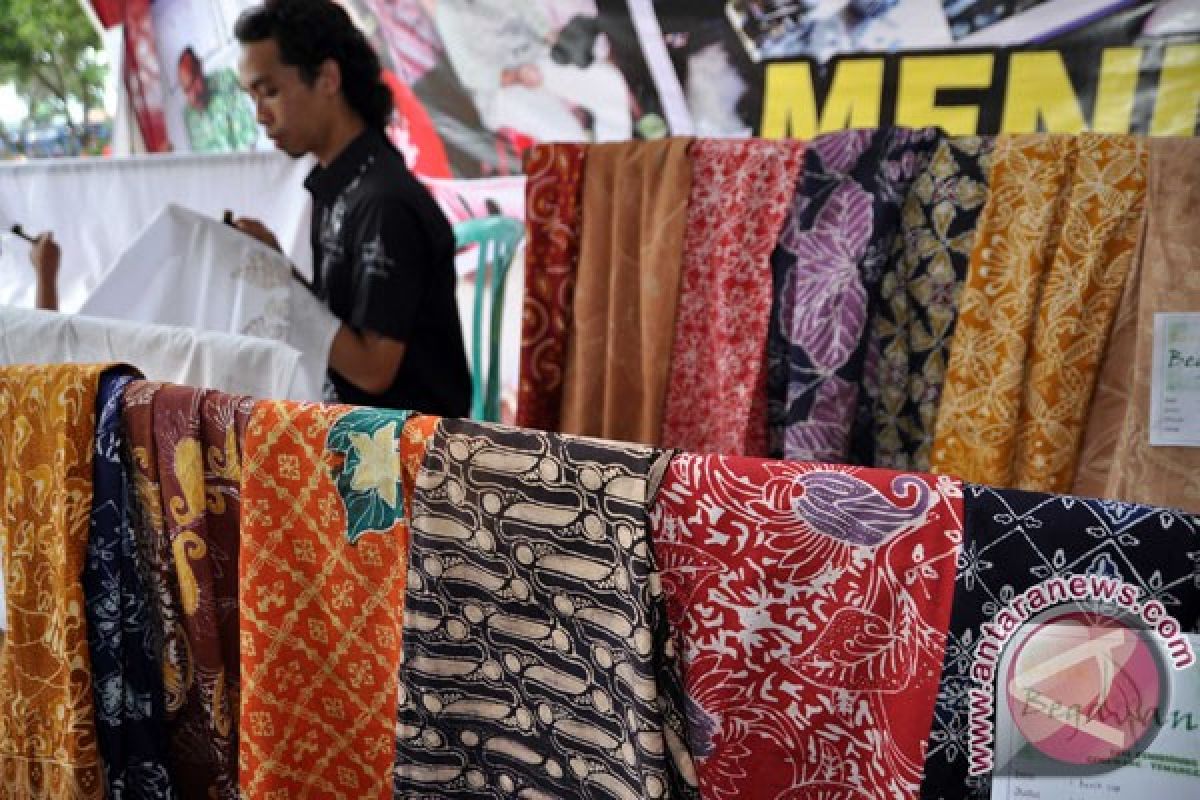 Batik perpaduan oriental sambut Imlek 
