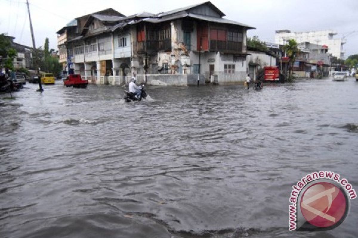Hujan, sebagian Padang banjir