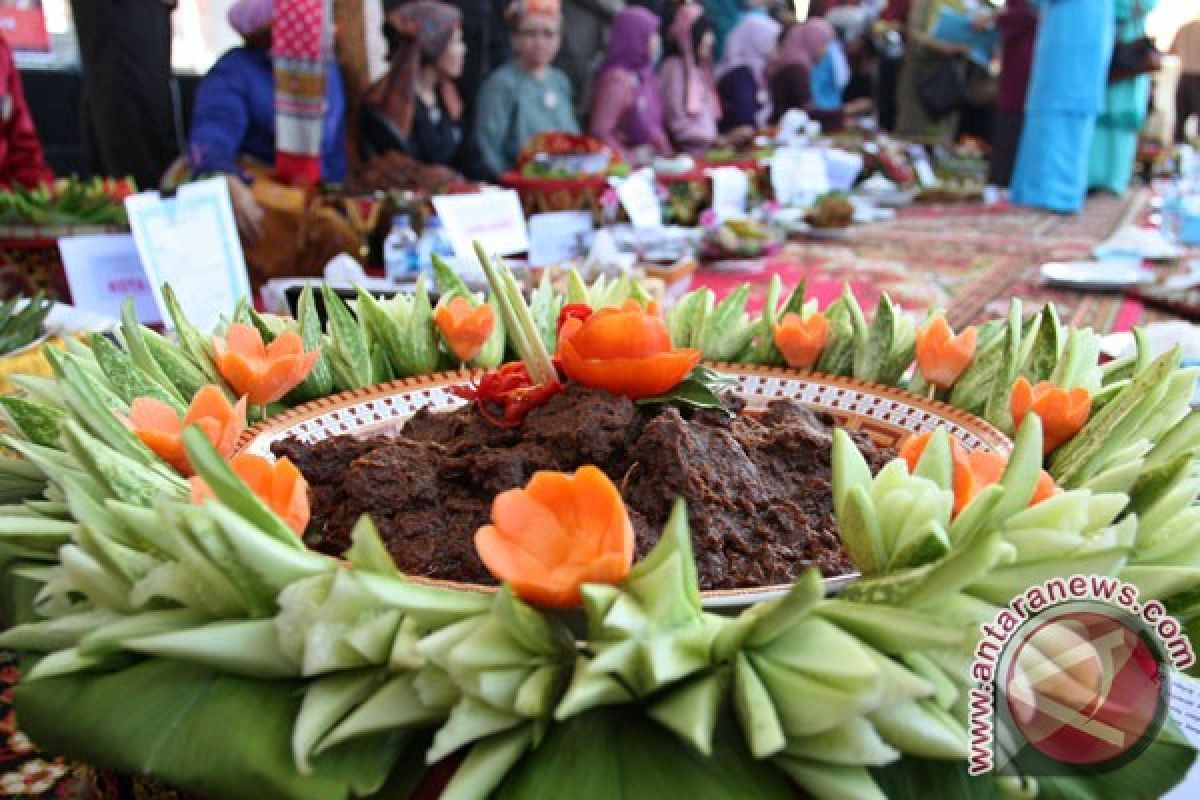 Rendang dan telor balado "diserbu" di Vancouver