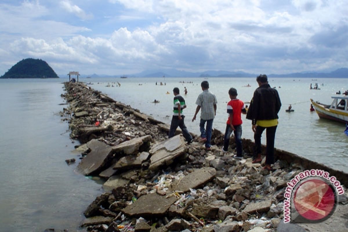 Wali Kota Instruksikan Perbaiki Jalan Kampung Nelayan 