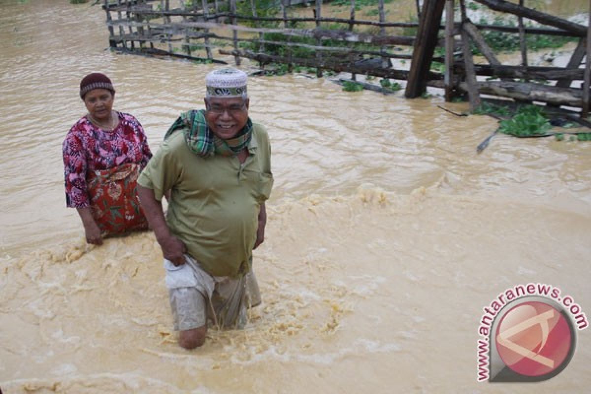 Flood inundates over hundred houses in Riau