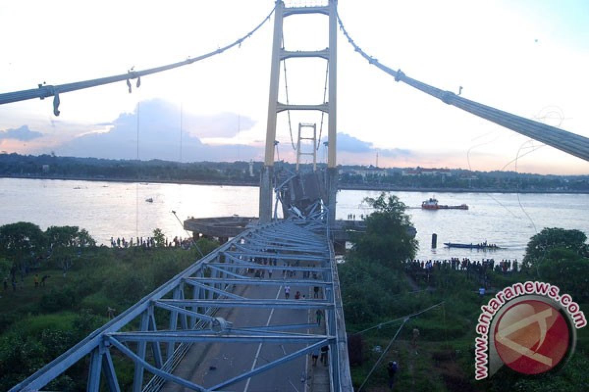 Isak tangis sambut jenazah korban Jembatan Kukar